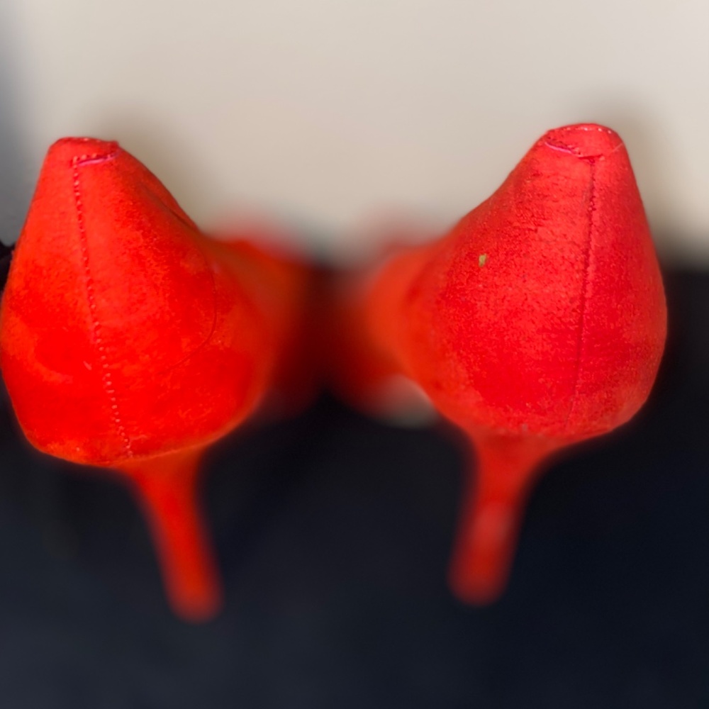 Red Heels - Picture 4 of 4